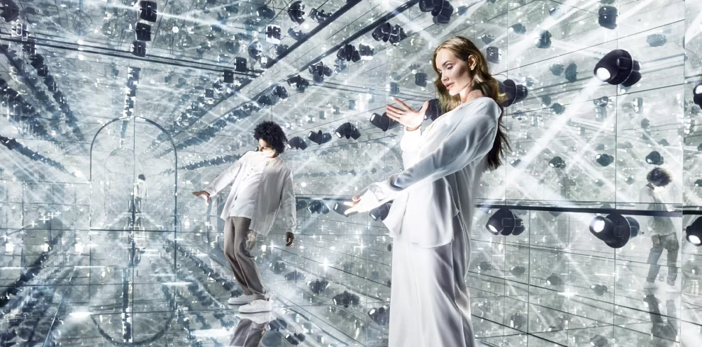 AYA Universe Dubai Tickets | Immersive Digital Experience | WPJ Travel | WPJ Travel 6 Visitors exploring glowing immersive light installations inside AYA Universe Dubai.