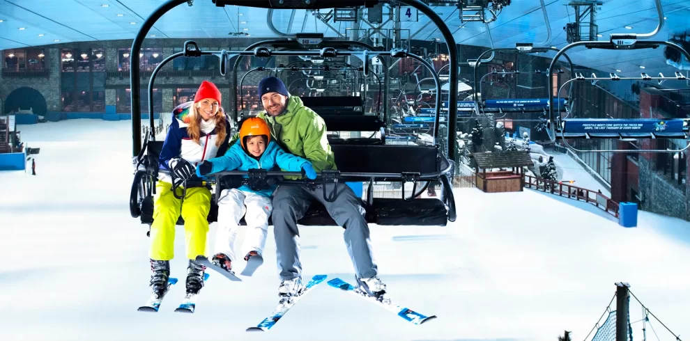 Ski Dubai Tickets | WPJ Travel | WPJ Travel 4 Visitors skiing at Ski Dubai indoor snow park inside Mall of the Emirates.